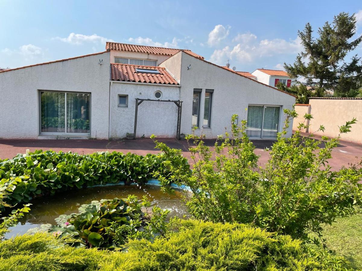 Les Pertuis Rochelais Bed & Breakfast Périgny Exterior photo